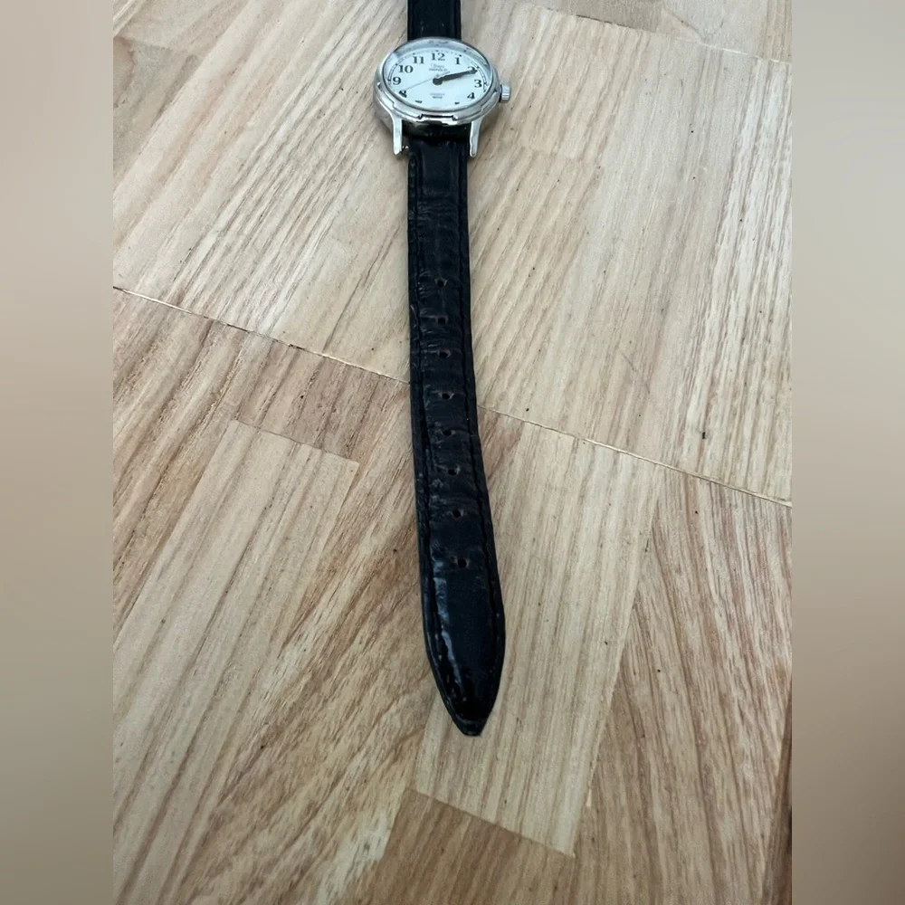 Timex ladies silver tone black leather watch NEW BATTERY
